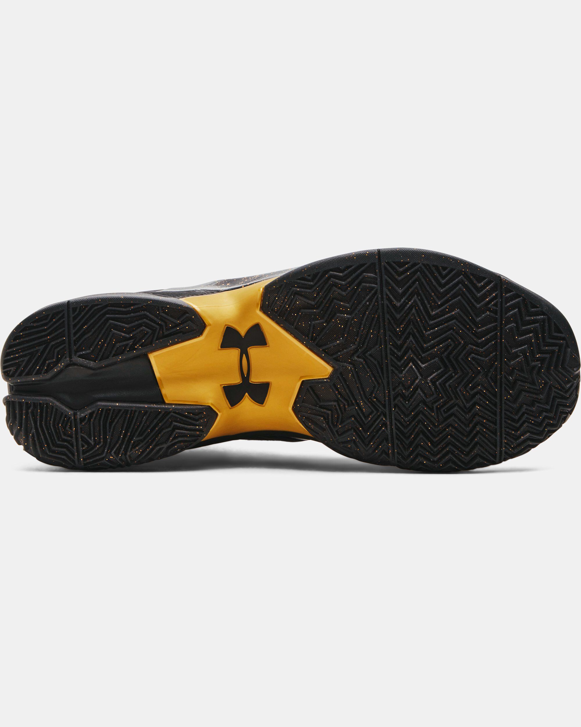 Black and yellow store under armour shoes
