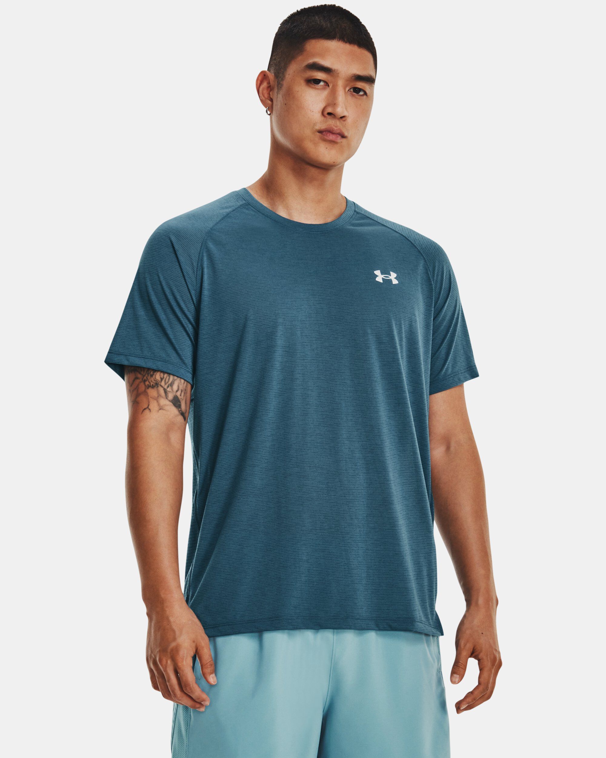 Buy Men s UA Streaker Run Short Sleeve Blue in Dubai UAE Under Armour