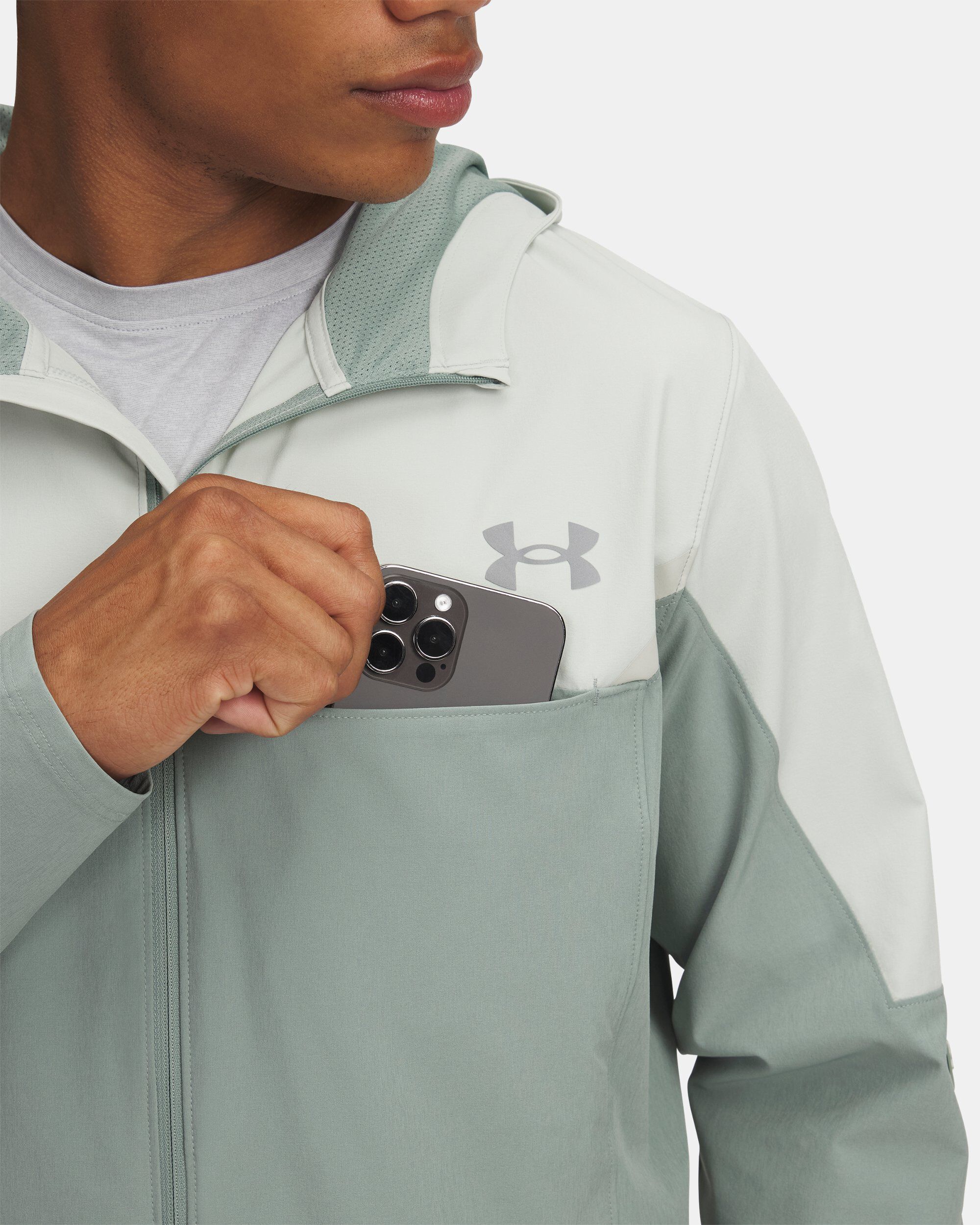Buy Men s UA Vanish Woven Utility Jacket Green in Dubai UAE Under Armour