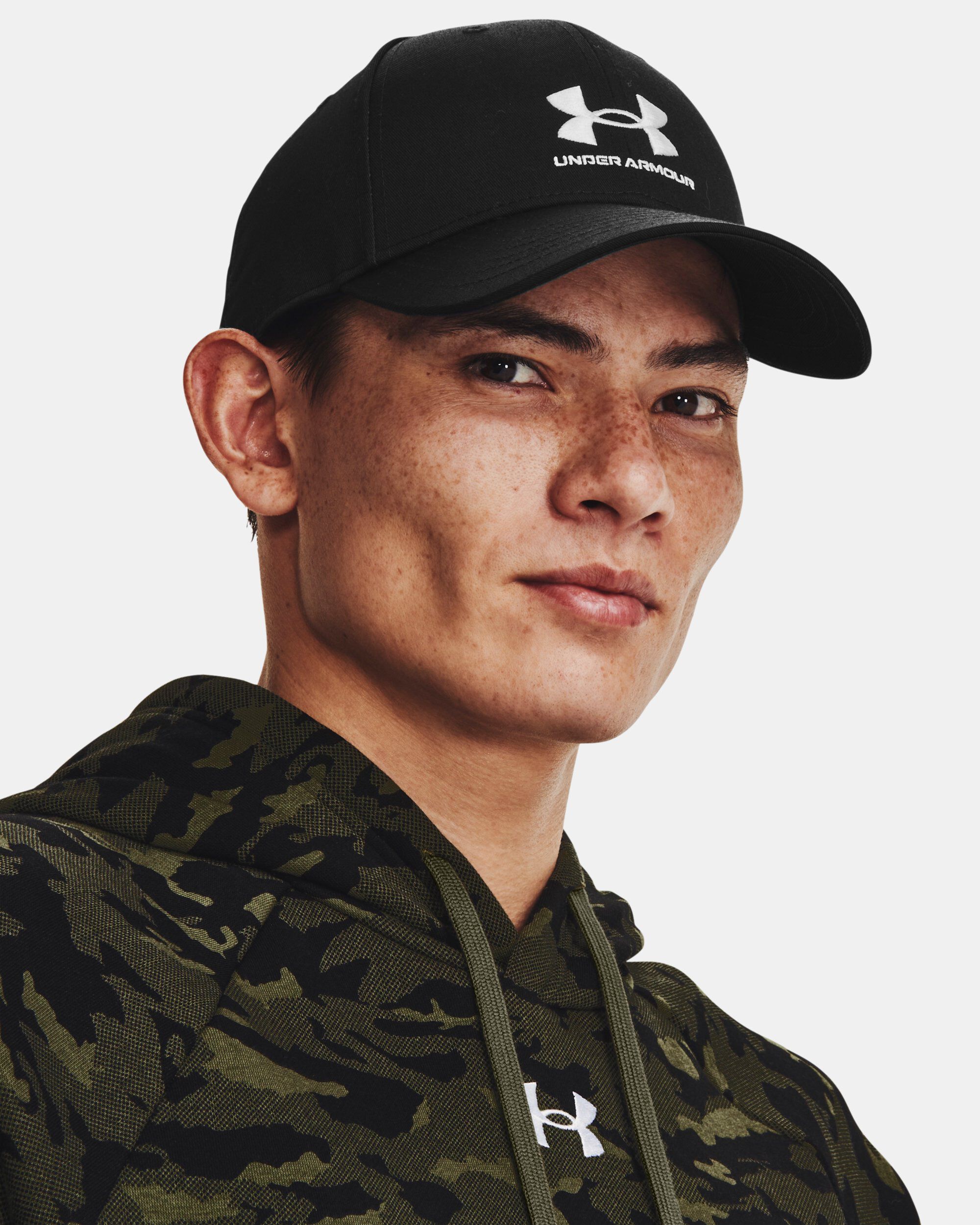 Black under sales armour hat