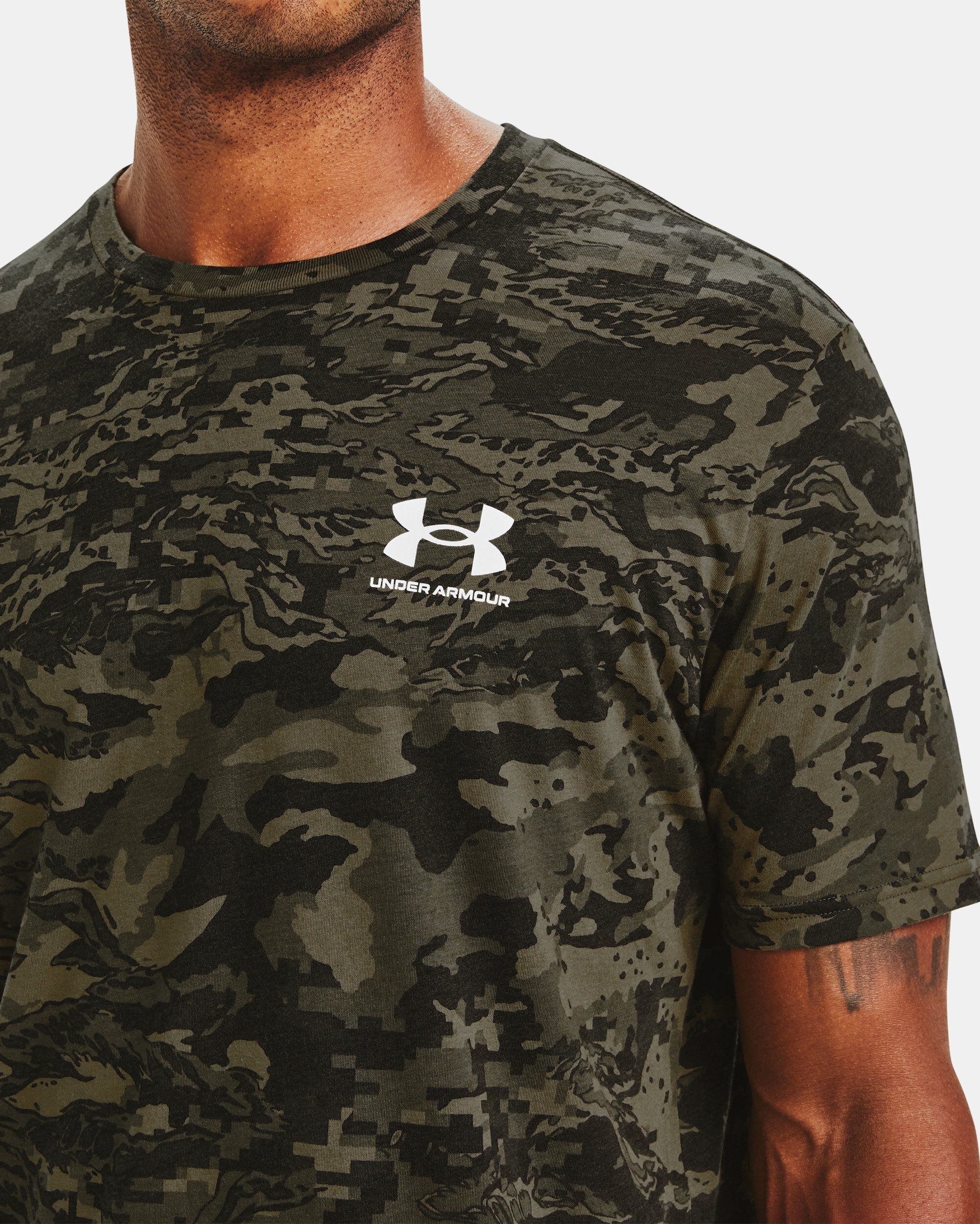 Camo sweatshirt under armour hot sale