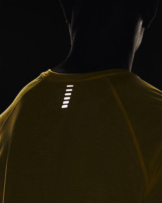 Men's UA Streaker Run Short Sleeve image number 3