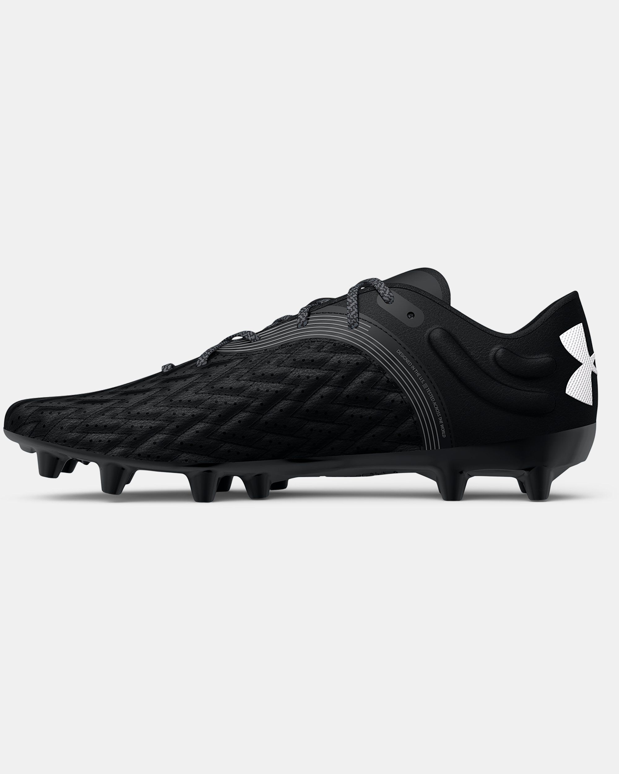 Under armour best sale soccer cleats mens