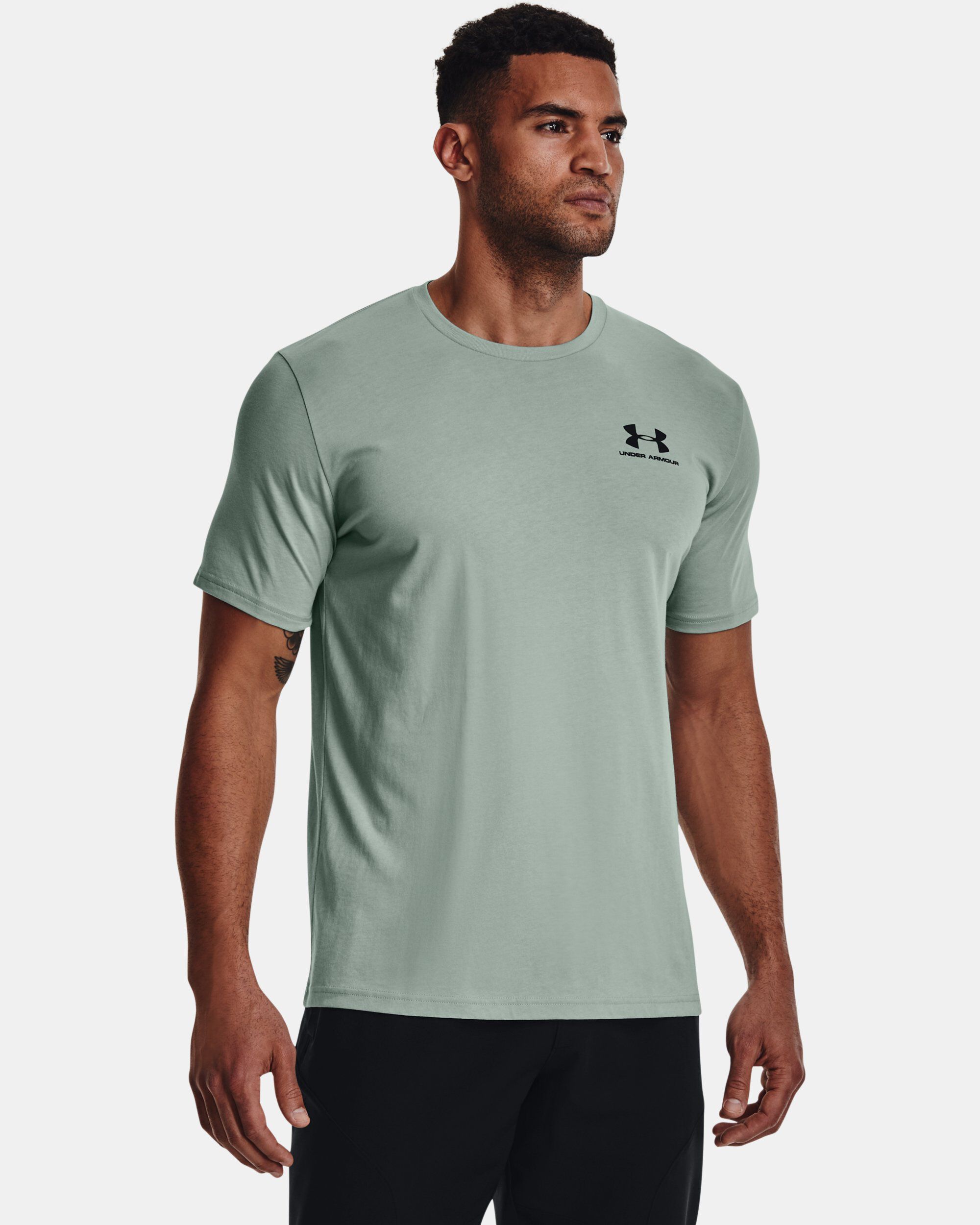Under armour left shop chest lockup tee