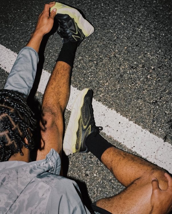 Runner stretching on the asphalt in UA HB Runner 2